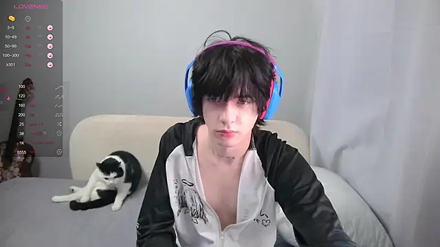 LeonBoykisser online show from March 1, 2026, 4:12 am