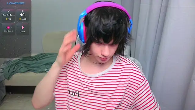 LeonBoykisser online show from April 29, 2026, 5:33 am
