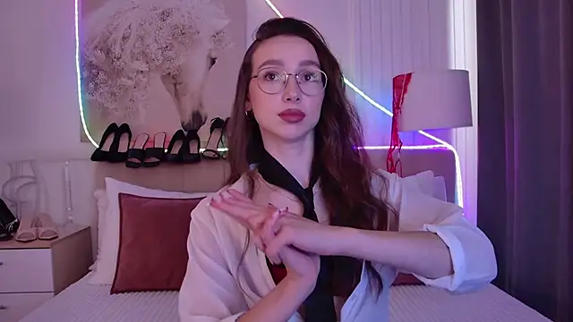 Emily Simon online show from July 31, 2026, 5:07 am