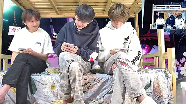 xiaohuangren01 online show from March 3, 2026, 3:35 am