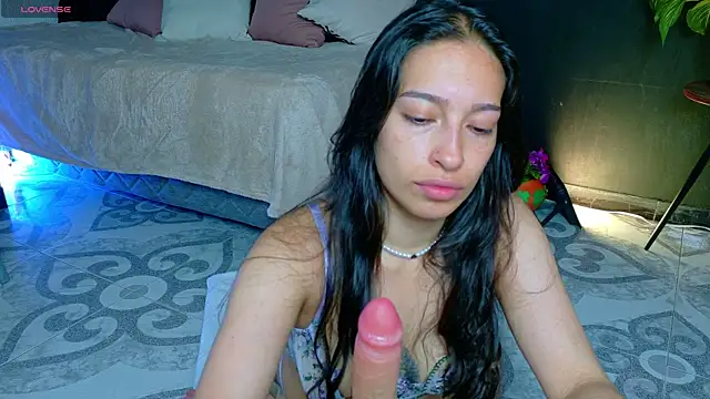 Noaah25  online show from May 6, 2026, 3:43 am
