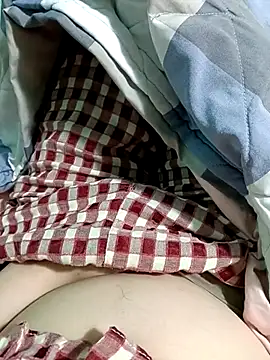 lylinhjim online show from February 3, 2026, 1:27 am