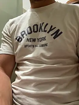 Snapshot of badCecio chatting on April 16, 2026, 2:51 pm badCecio online show from April 16, 2026, 2:51 pm