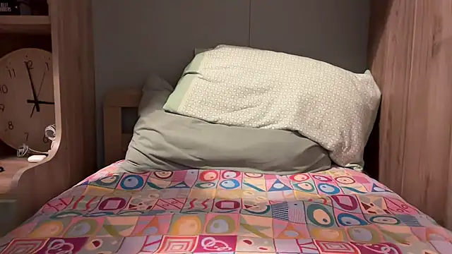 Snapshot of badCecio chatting on January 15, 2026, 4:21 pm badCecio online show from January 15, 2026, 4:21 pm