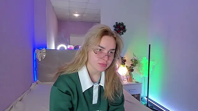 LunaHeadley online show from January 17, 2026, 1:15 pm