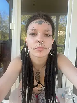 demonLamia online show from April 30, 2026, 5:09 pm