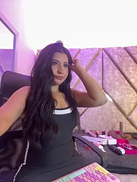 valenlopezz  online show from August 1, 2026, 5:49 am