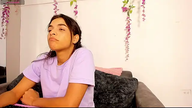chloe peach  online show from July 4, 2026, 1:48 pm