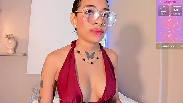 Scarlet Vixen  online show from June 7, 2026, 3:06 pm