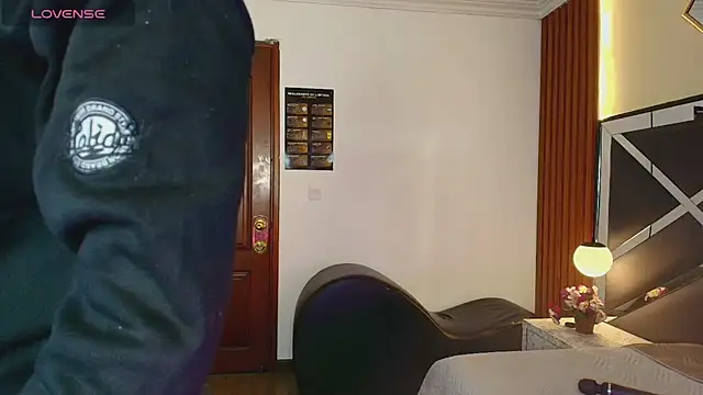 Ambarross  online show from May 2, 2026, 12:54 pm
