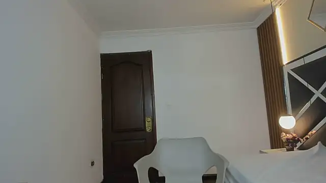 Ambarross  online show from February 13, 2026, 1:55 pm