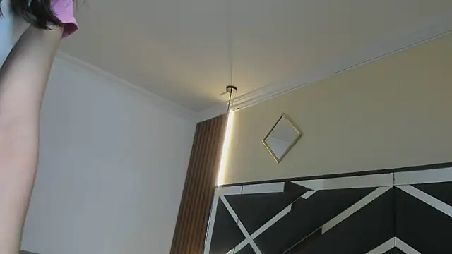 Ambarross  online show from March 3, 2026, 12:34 pm