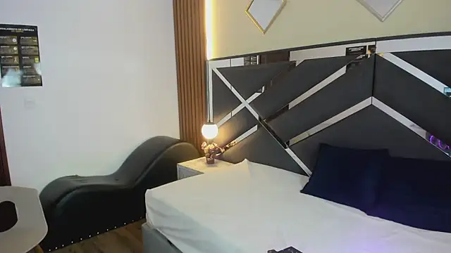 Ambarross  online show from March 14, 2026, 1:17 pm