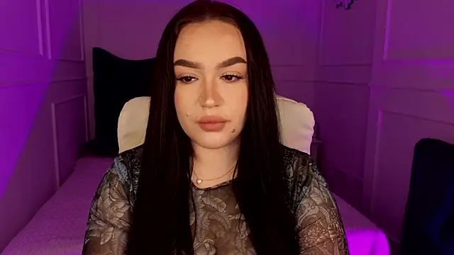 tinafox  online show from March 3, 2026, 8:32 am