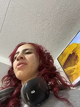 Snapshot of elodie_rouge chatting on August 6, 2026, 12:11 pm elodie rouge online show from August 6, 2026, 12:11 pm
