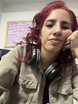 Snapshot of elodie_rouge chatting on August 7, 2026, 1:50 pm elodie rouge online show from August 7, 2026, 1:50 pm