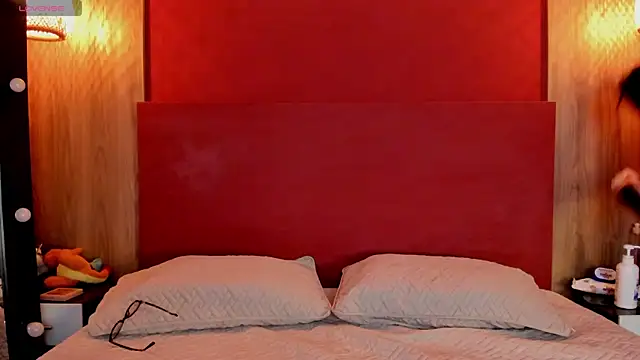 VanessaDoofenshmirtz online show from June 7, 2026, 2:22 pm