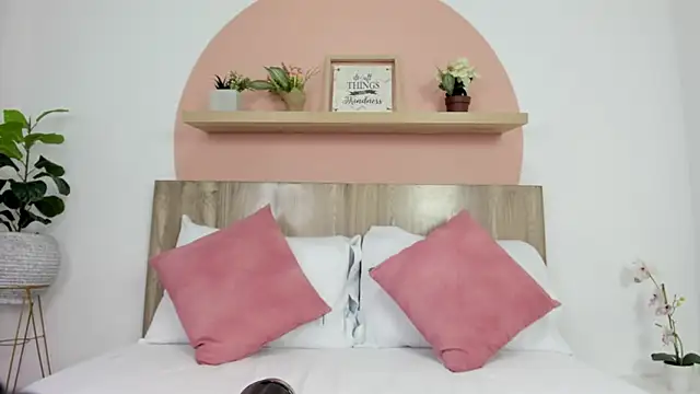 ivette swan online show from February 17, 2026, 12:13 pm