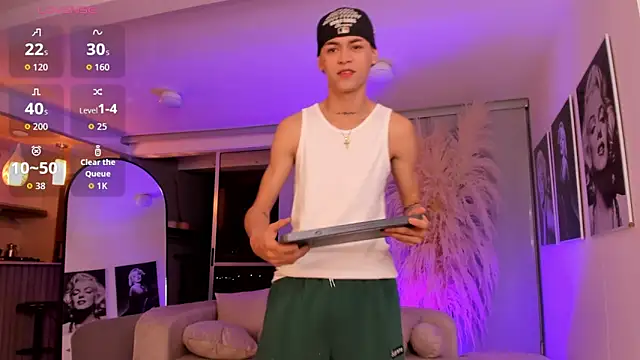 Snapshot of LennerCollins_ chatting on June 18, 2026, 9:47 am LennerCollins online show from June 18, 2026, 9:47 am