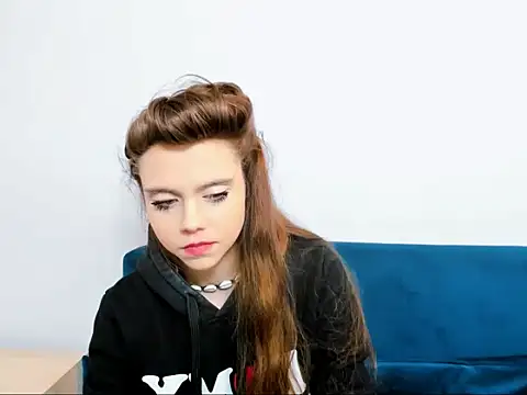 AmazingLilly online show from February 4, 2026, 7:20 pm