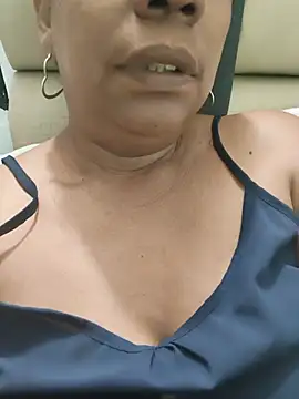 Snapshot of Zeyllyjhonson chatting on June 18, 2026, 2:32 am Zeyllyjhonson online show from June 18, 2026, 2:32 am
