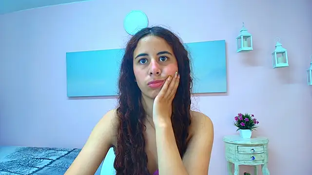 scarlett clyde online show from July 15, 2026, 12:45 pm
