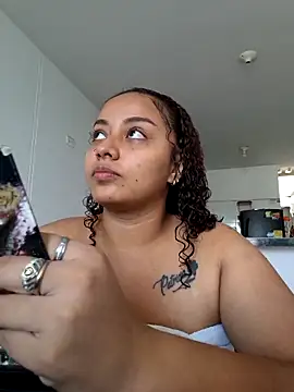 curly girl 31 online show from May 6, 2026, 8:35 pm