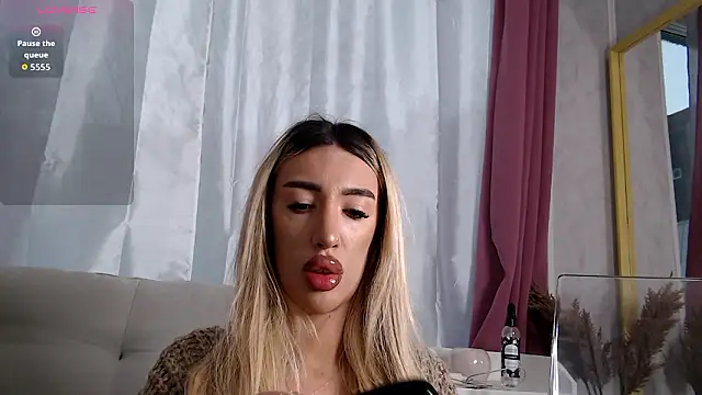 LunaVibes  online show from January 19, 2026, 6:28 am