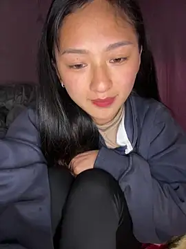 Thuyli xx online show from February 2, 2026, 1:54 pm