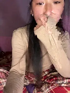 Thuyli xx online show from February 1, 2026, 1:20 pm