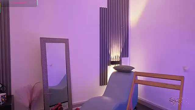 fransheskarossi online show from March 1, 2026, 12:05 pm