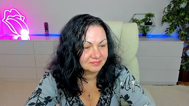 IrissMoon online show from March 3, 2026, 6:20 am