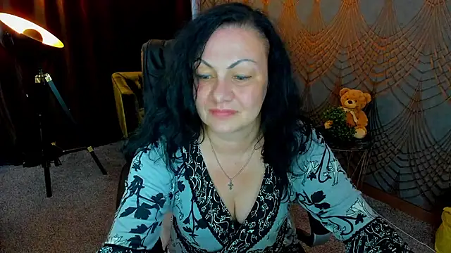 IrissMoon online show from June 3, 2026, 2:33 pm