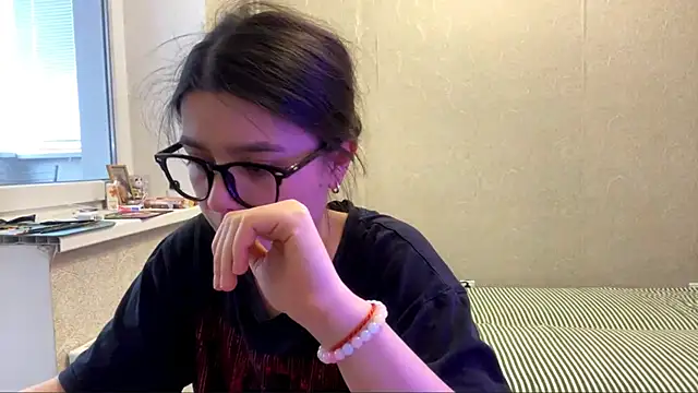 Snapshot of SaintMari chatting on May 21, 2026, 12:24 pm SaintMari online show from May 21, 2026, 12:24 pm