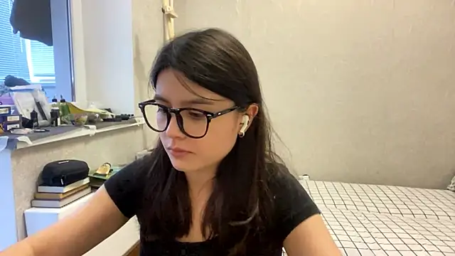 SaintMari online show from August 3, 2026, 2:12 pm