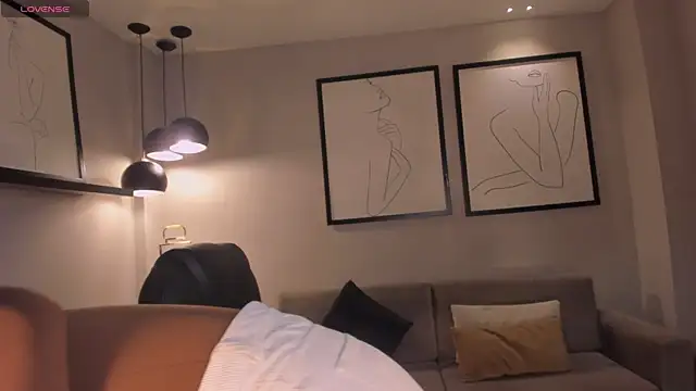 BellaThompsonX online show from February 12, 2026, 3:50 am