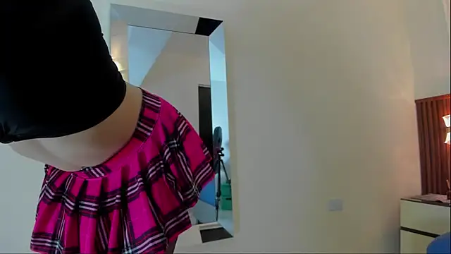 MARIE TAPNER online show from April 10, 2026, 12:23 pm