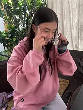 StrawberryPink  online show from March 12, 2026, 11:25 am