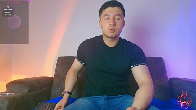 Alexander Connor online show from May 4, 2026, 12:19 pm