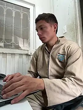 santiObrero online show from April 21, 2026, 3:51 pm