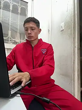 santiObrero online show from May 26, 2026, 3:21 pm