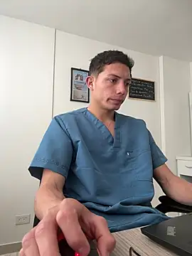 Snapshot of santiObrero chatting on August 7, 2026, 4:46 pm santiObrero online show from August 7, 2026, 4:46 pm