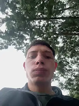 Snapshot of santiObrero chatting on July 25, 2026, 3:29 pm santiObrero online show from July 25, 2026, 3:29 pm
