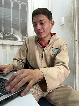 Snapshot of santiObrero chatting on July 9, 2026, 3:00 pm santiObrero online show from July 9, 2026, 3:00 pm