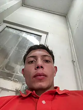 Snapshot of santiObrero chatting on July 10, 2026, 3:34 pm santiObrero online show from July 10, 2026, 3:34 pm