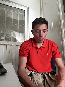 Snapshot of santiObrero chatting on June 25, 2026, 2:55 pm santiObrero online show from June 25, 2026, 2:55 pm