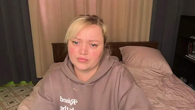 LisaWiliams online show from March 24, 2026, 9:42 am