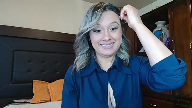 aitanalove  online show from May 7, 2026, 11:30 pm