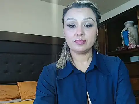 aitanalove  online show from February 6, 2026, 11:01 pm