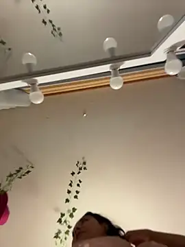 Nailealipsglossy online show from March 5, 2026, 7:05 am